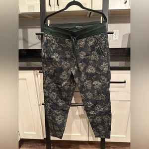 Athleta Trekkie North Printed Jogger